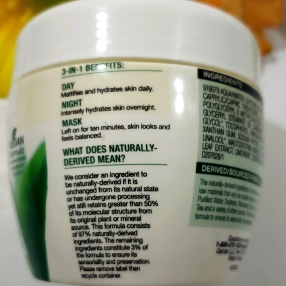 Garnier SkinActive Balancing 3 in 1 Moisturizer Day Night Mask Green Tea 6.75 oz - Picture 6 of 16